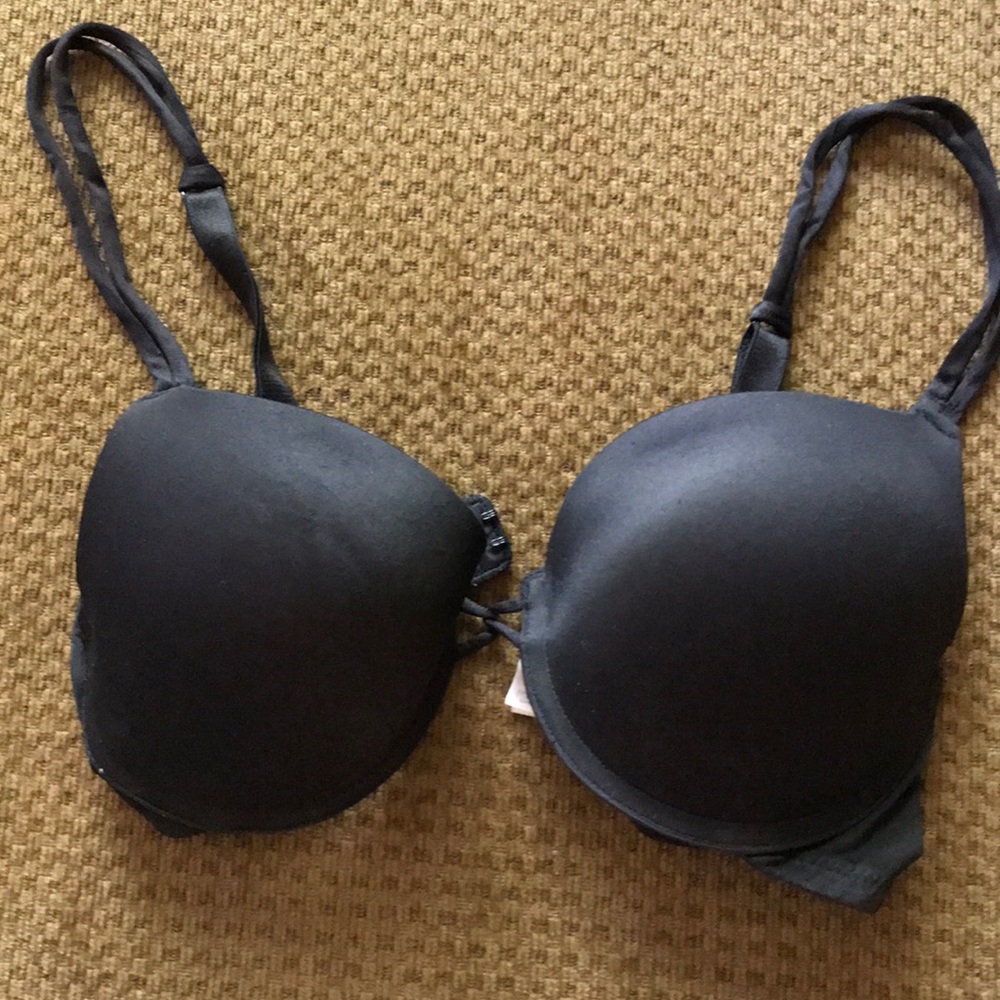 Black padded bra